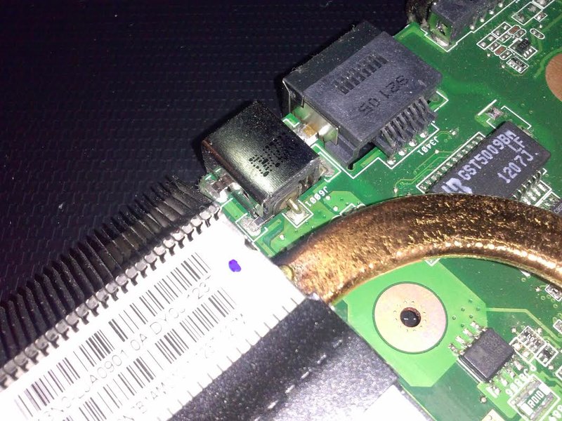 dc konektor na ploči